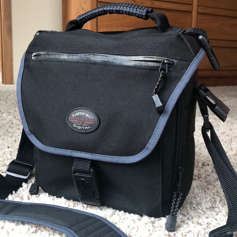 Tamarac Digital Camera Bag with strap model 5405